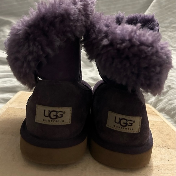 Ugg Bailey Button Leather Sheepskin Lined Purple Pull on Boots (5991Y) Size 6 - Picture 6 of 9